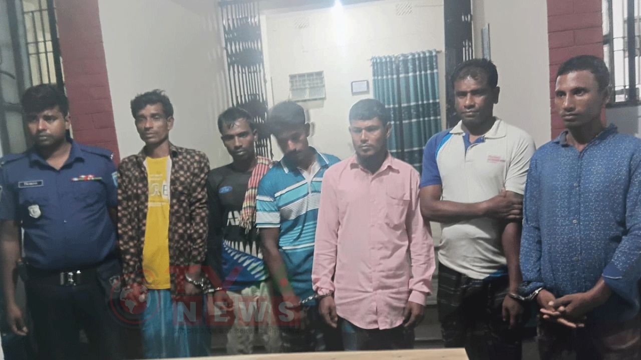 গাইবান্ধায় জুয়ার আসরে পুলিশের হানা, নগদ টাকাসহ গ্রেপ্তার ৬