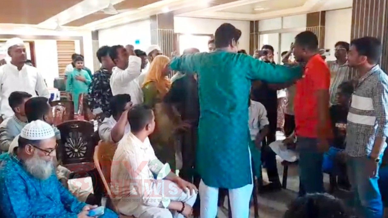 এনসিপির জেলা কমিটির আত্মপ্রকাশ অনুষ্ঠানে হট্টগোল