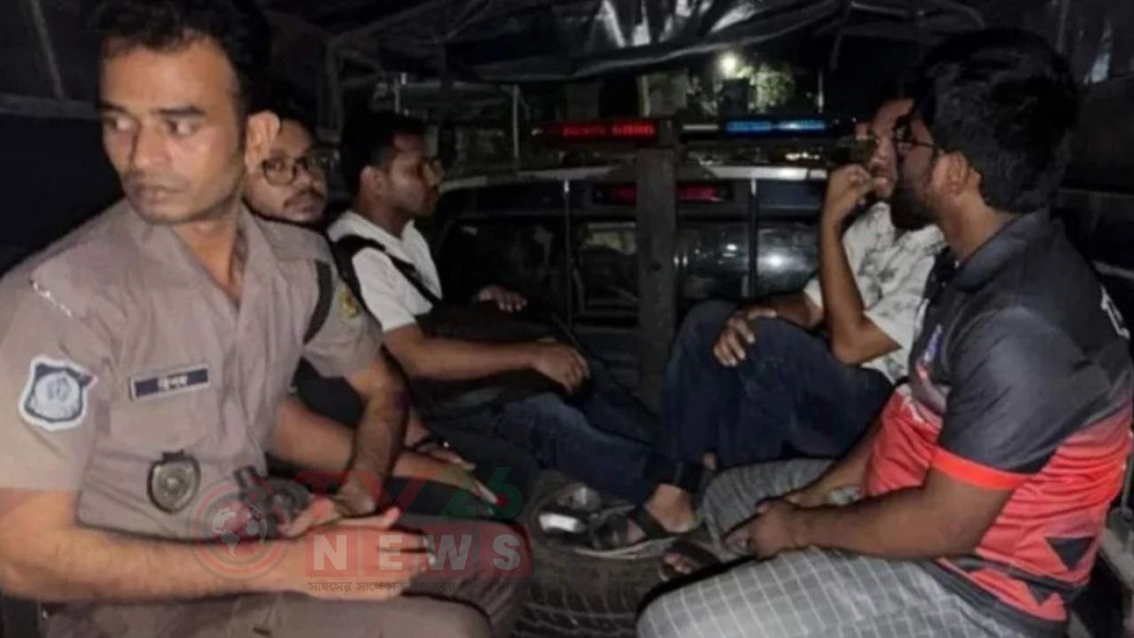 গভীর রাতে ঢাবিতে বিসিএসের গেজেটবঞ্চিতদের অনশন থেকে ছাত্রলীগের ৪ নেতাকর্মী আটক