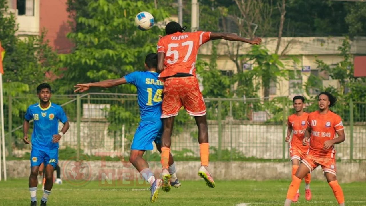 পাকিস্তানি ফুটবলারের জোড়া গোলে প্রথম হার আবাহনীর