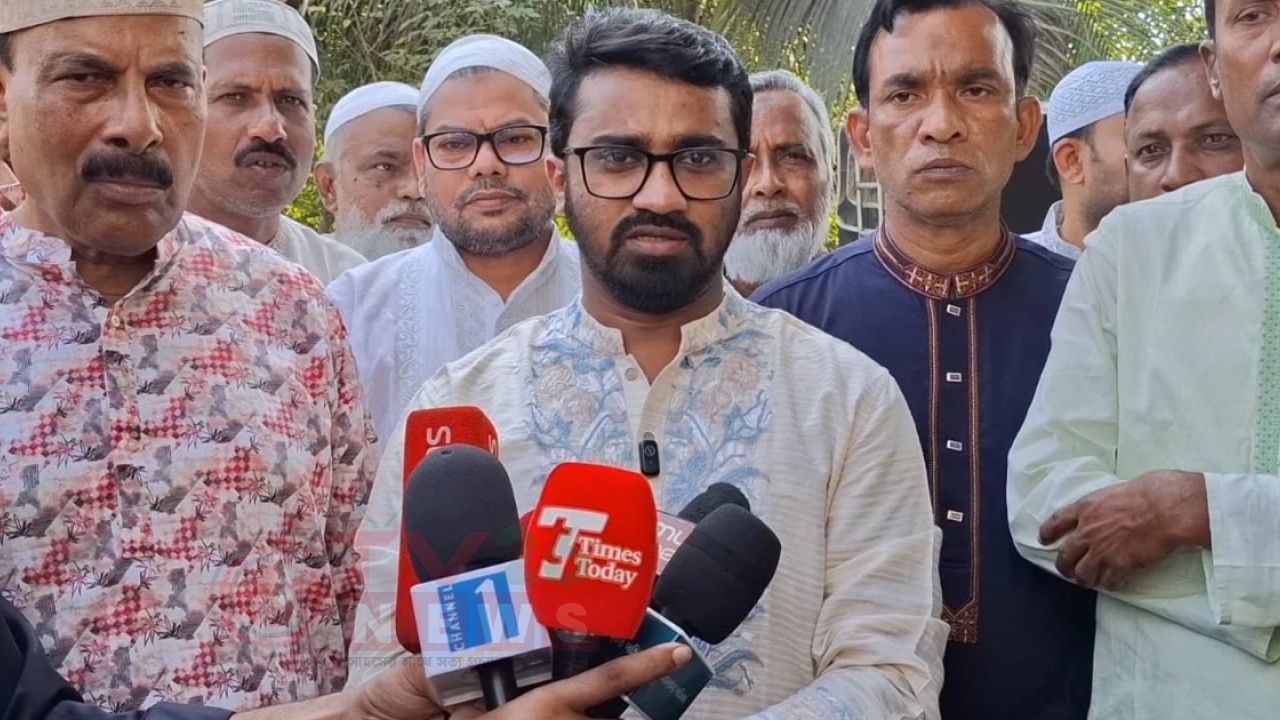 রুমিন ফারহানা আপারা মৌসুমি রাজনীতি করেন: রাশেদ খাঁন