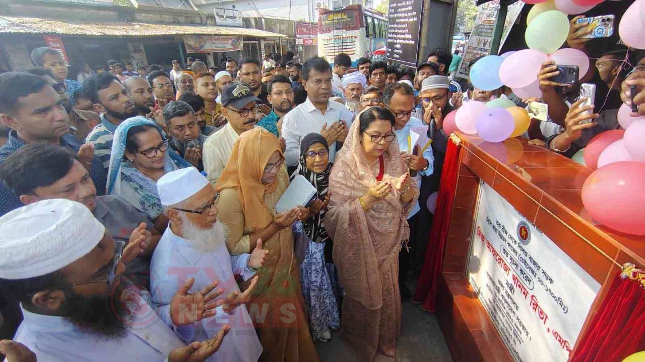 মানিকগঞ্জে সাড়ে চার কোটি টাকার তিন সড়কের উন্নয়নকাজ উদ্বোধন