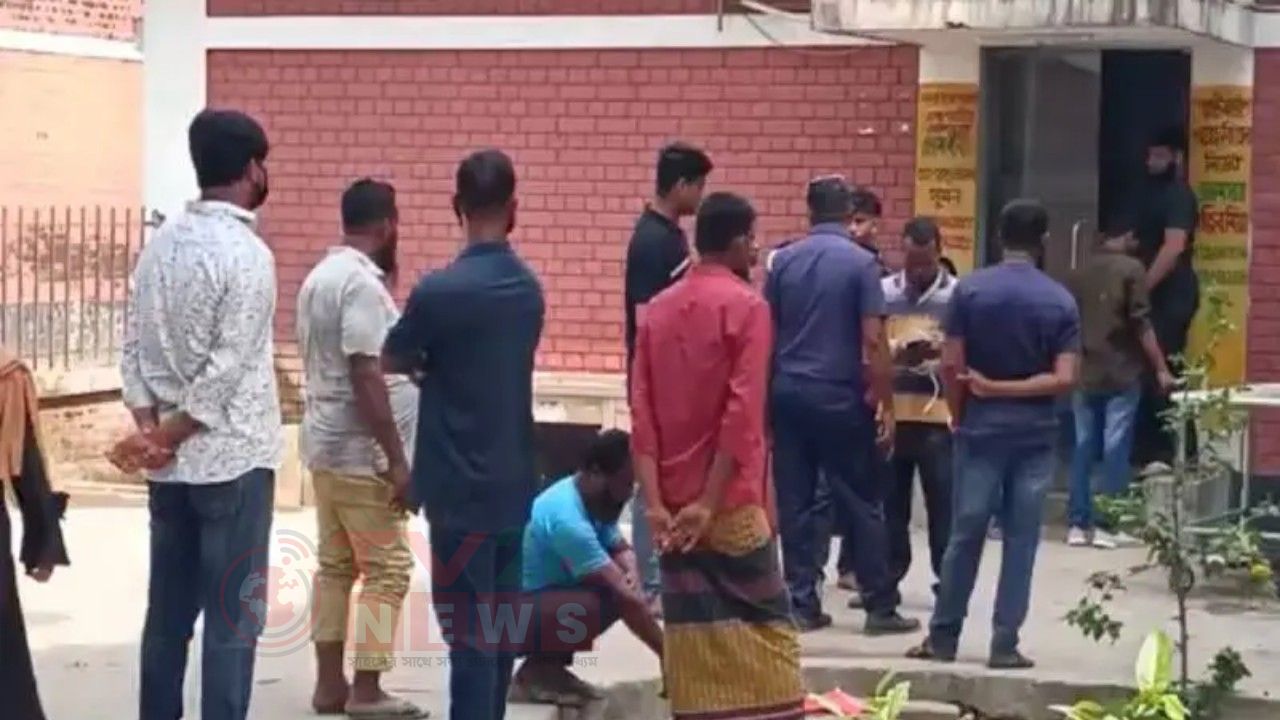 ব্রাহ্মণবাড়িয়ায় বাস ট্রাকের মুখোমুখি সংঘর্ষে নিহত ২, আহত ১৫