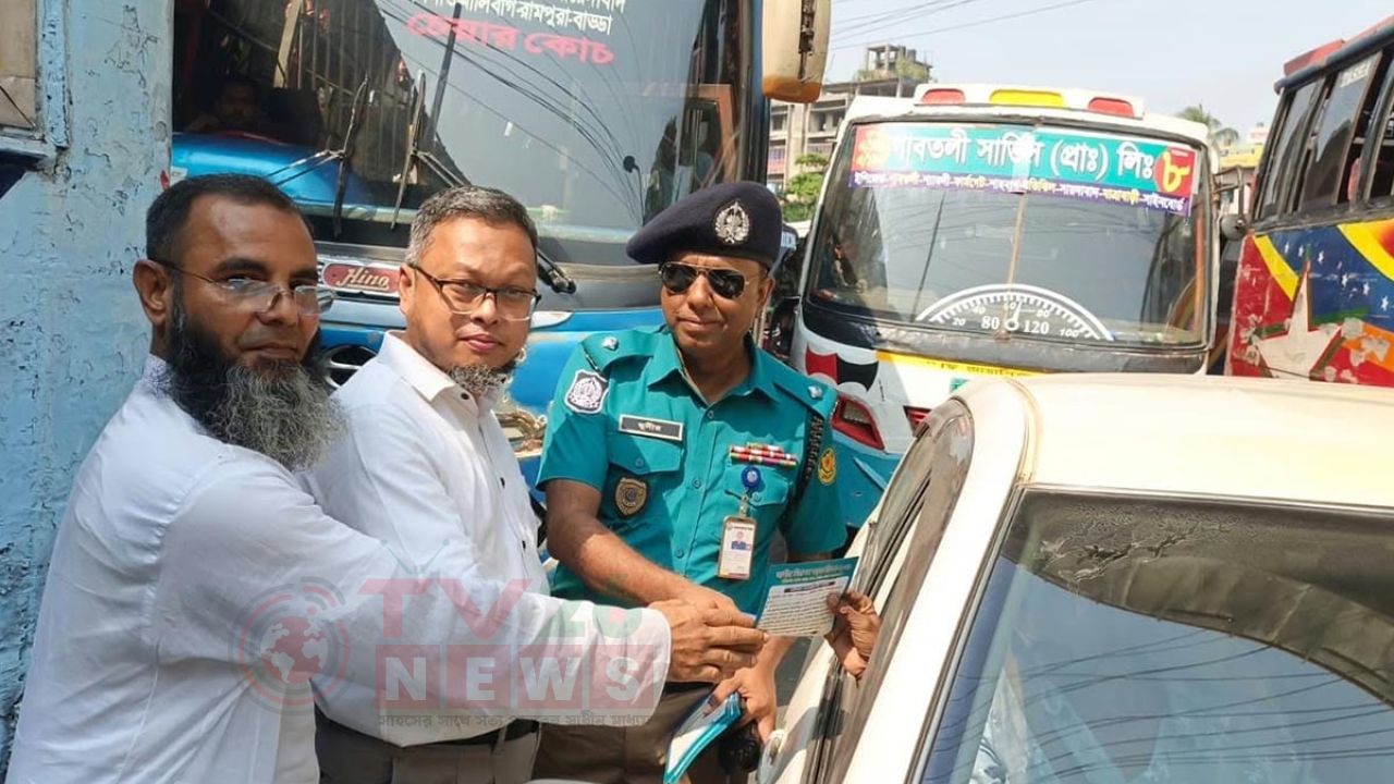 যাত্রাবাড়ীতে বিআরটিএ’র সড়ক নিরাপত্তা প্রচারাভিযান