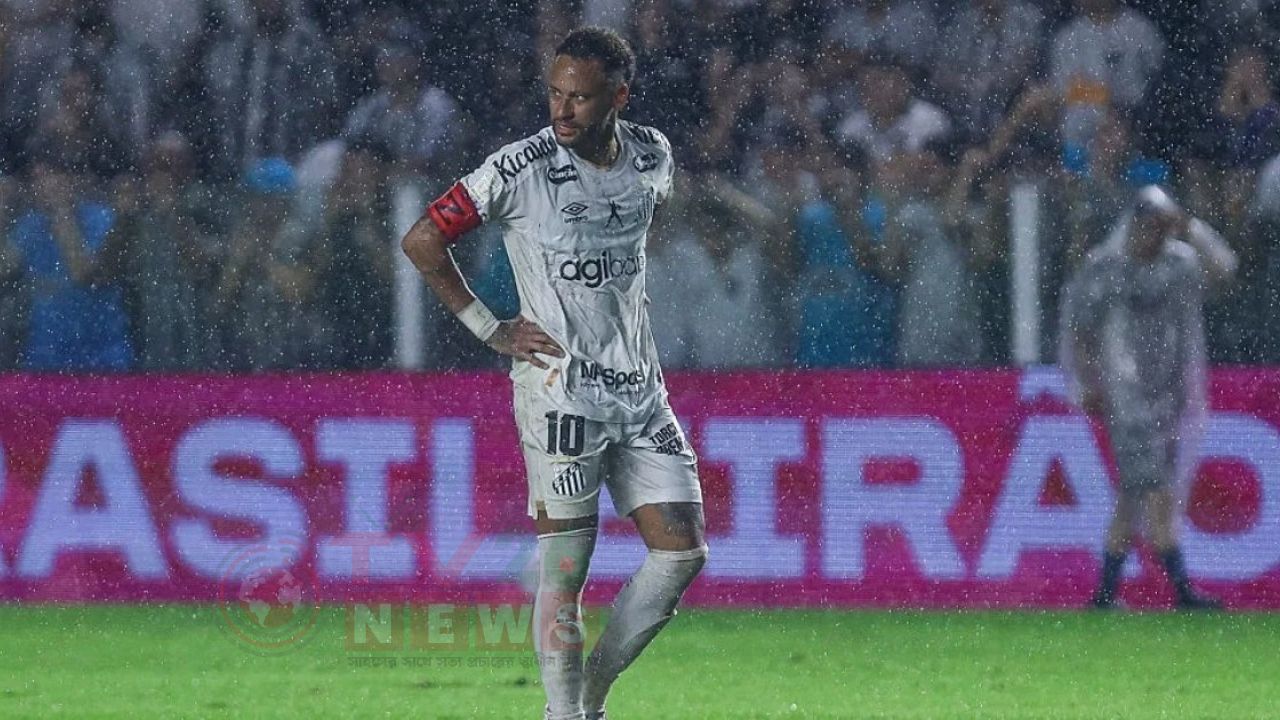 মুখ ঢেকে কথা বলায় লাল কার্ড দেখলেন নেইমার, ক্ষোভ প্রকাশ করে ছাড়লেন মাঠ 