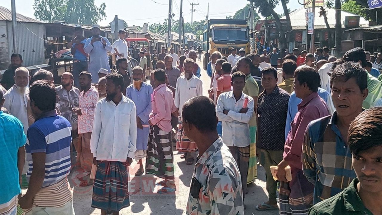 লালমনিরহাটে সারের দাবিতে মহাসড়ক অবরোধ