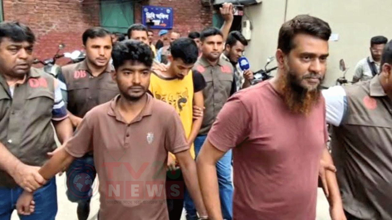 বগুড়ায় পুলিশ পরিচয়ে ১০২ ভরি স্বর্ণ ছিনতাই, গ্রেপ্তার ৪