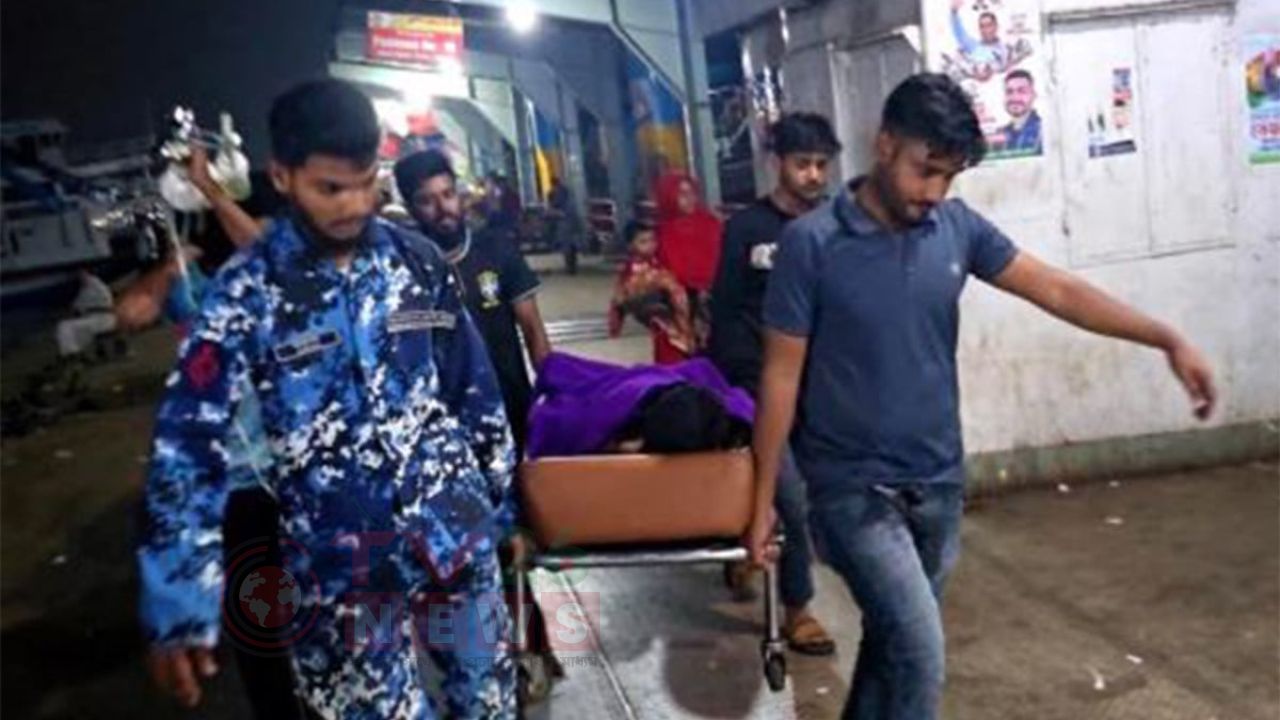 মধ্যরাতে লঞ্চে অসুস্থ যাত্রী, জরুরি সেবায় এগিয়ে এলো কোস্ট গার্ড